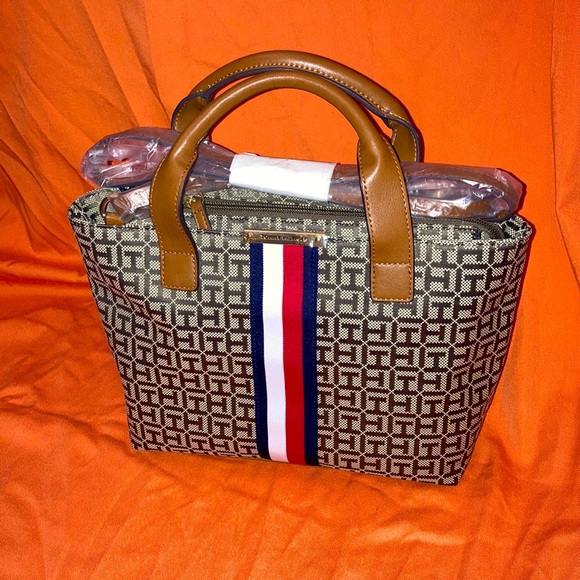 Tommy Hilfiger Handbags - Tommy Hilfiger Shopper Bag